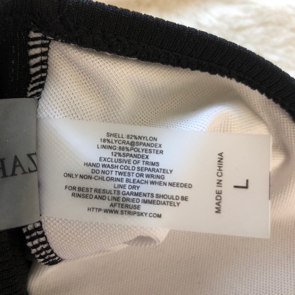 ZAFUL Textured Ribbed Bandeau Bikini Top - Picture 3 of 3